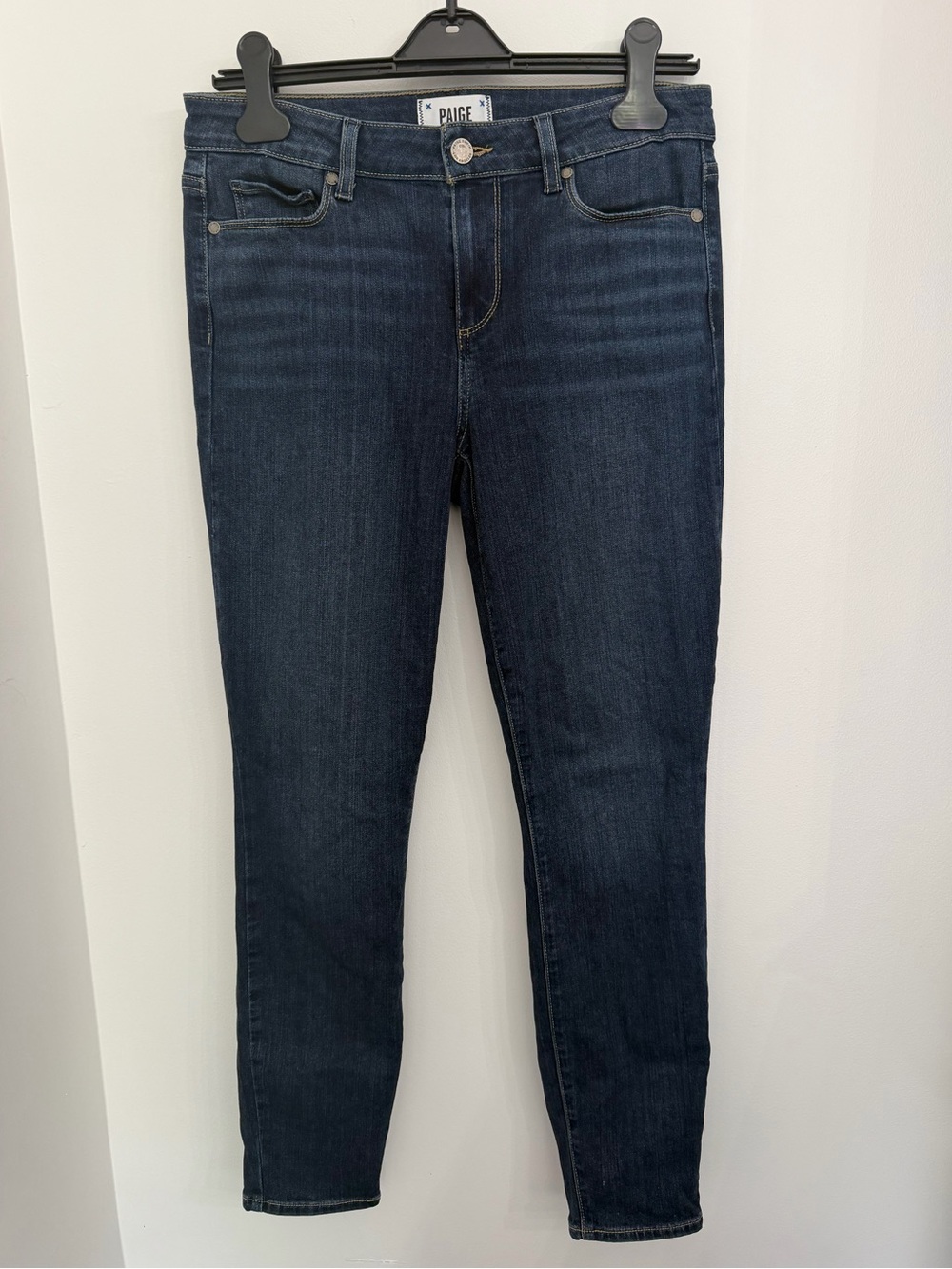 PAIGE Premium Denim Skinny Jeans – Dark Wash – Size 29 – EUC